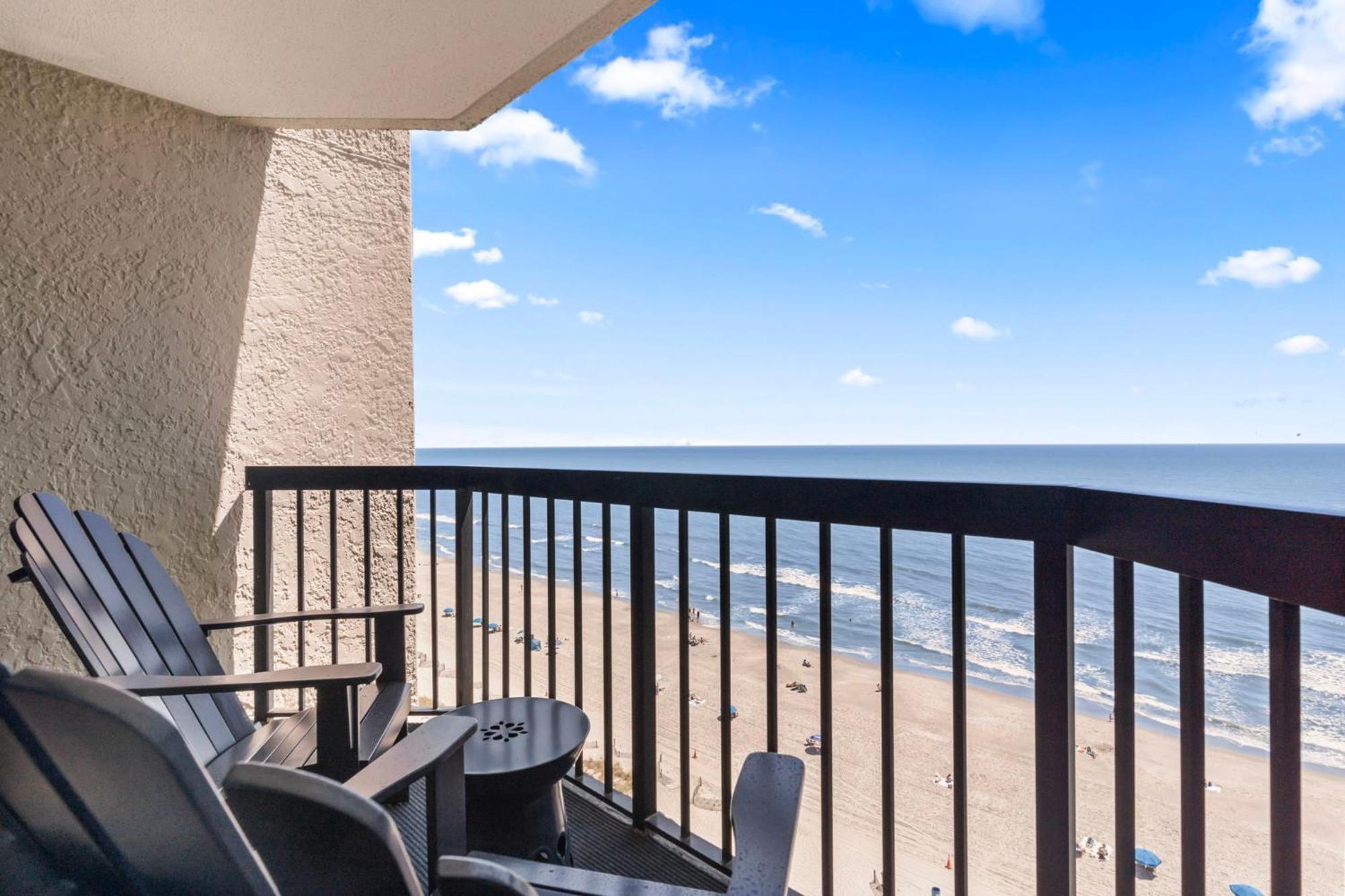 Ocean Front King Studio-resort Building-sleeps Up To 3 Aparthotel
