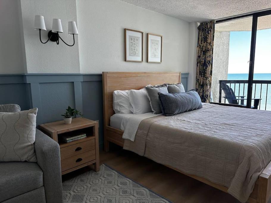 Aparthotel Ocean Front King Studio-resort Building-sleeps Up To 3