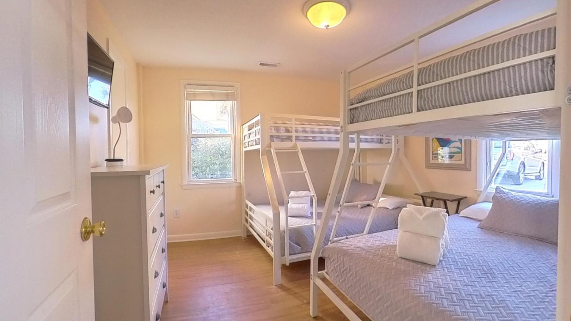 Holiday home Lavish Accessible, On Ocean, 4 King Beds, Huge Private Pool, Yard, Spa, Patio, Bbq, & Game Tables Myrtle Beach