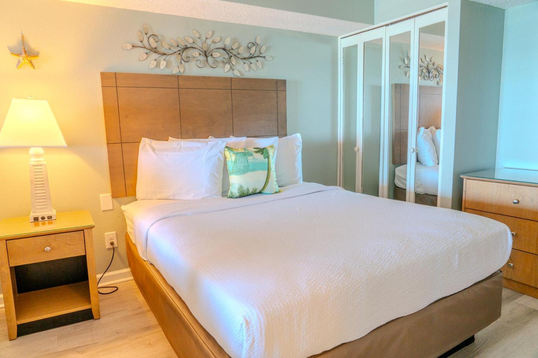 Stunning Oceanfront With Incredible Amenities- Colony 903 *