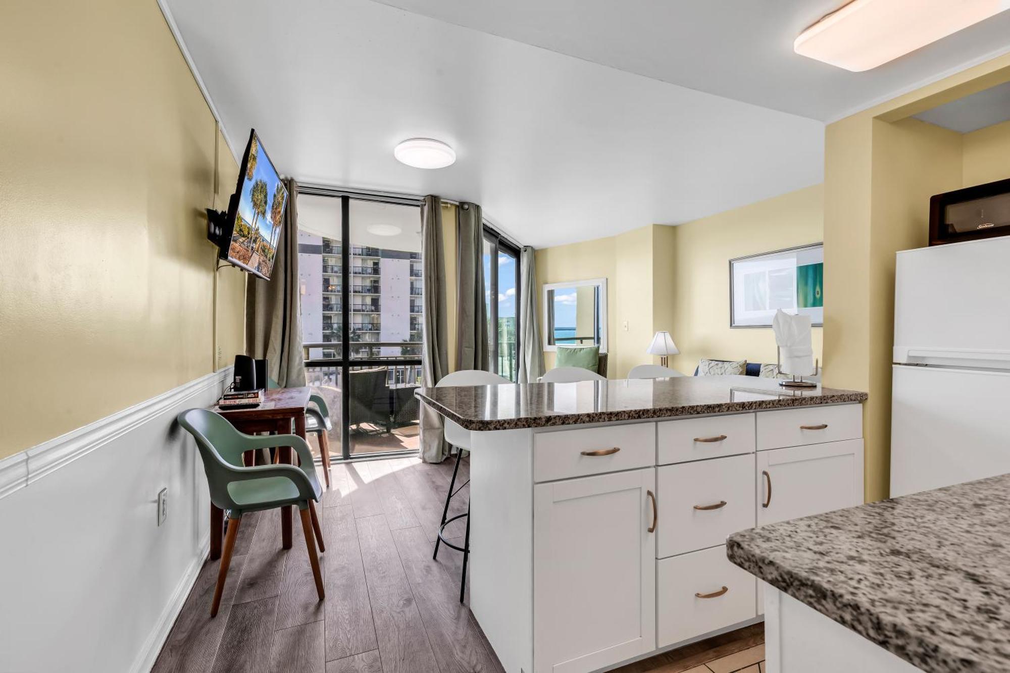 Oceanfront Steps To The W No Fees Apartment