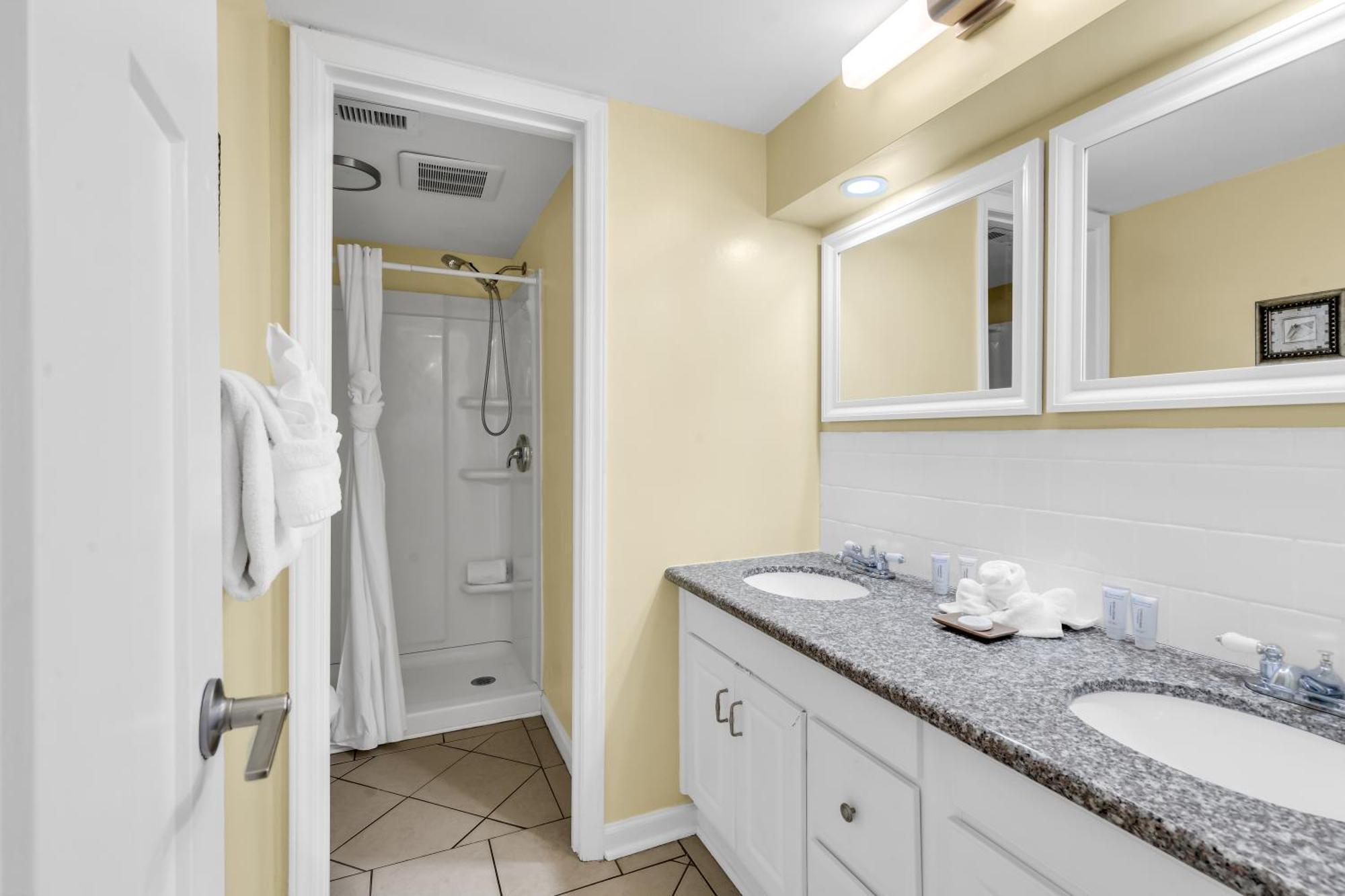 Oceanfront Steps To The W No Fees Apartment