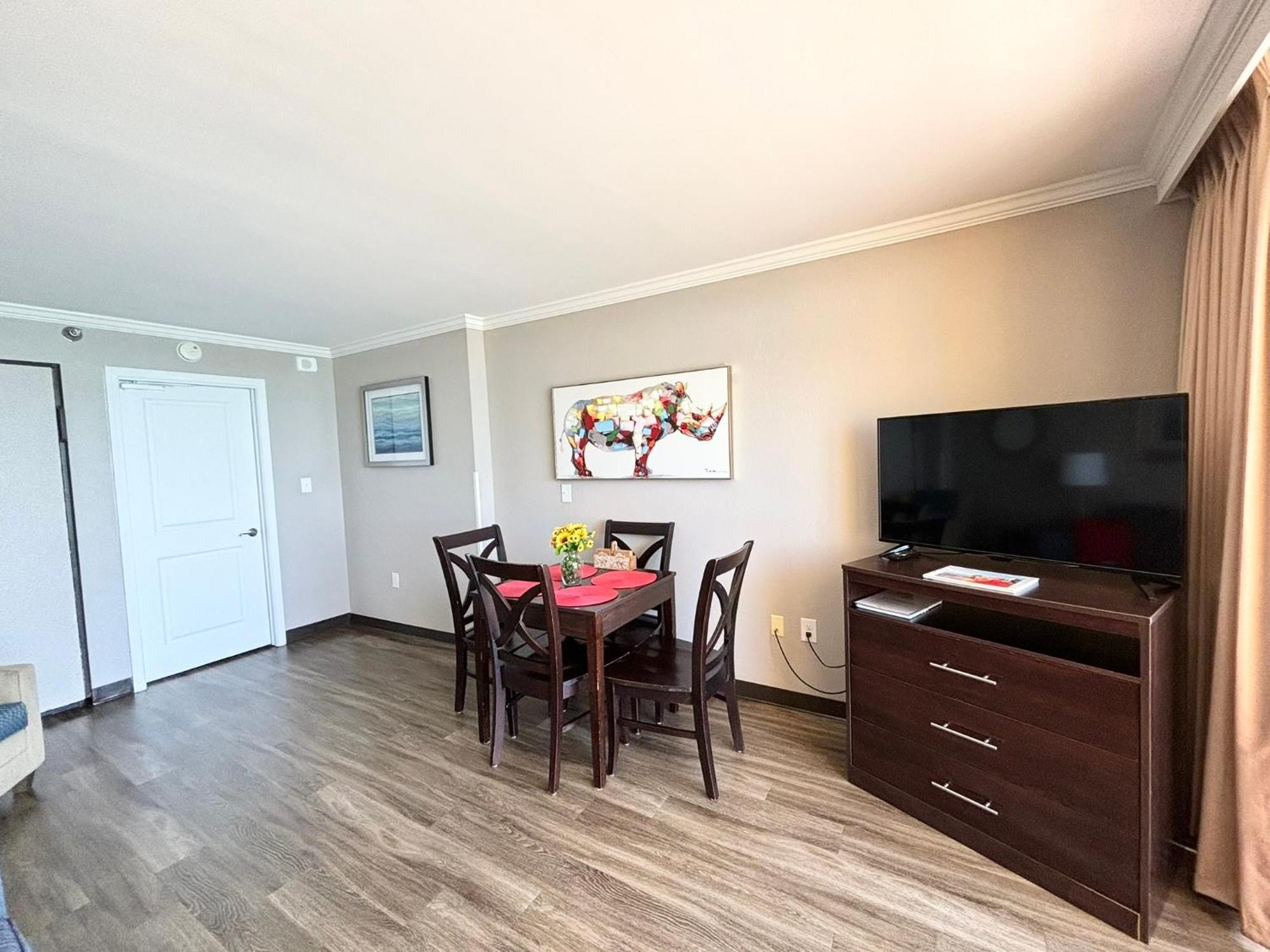 Azure Bliss Oceanfront Sleeps 6 Aparthotel