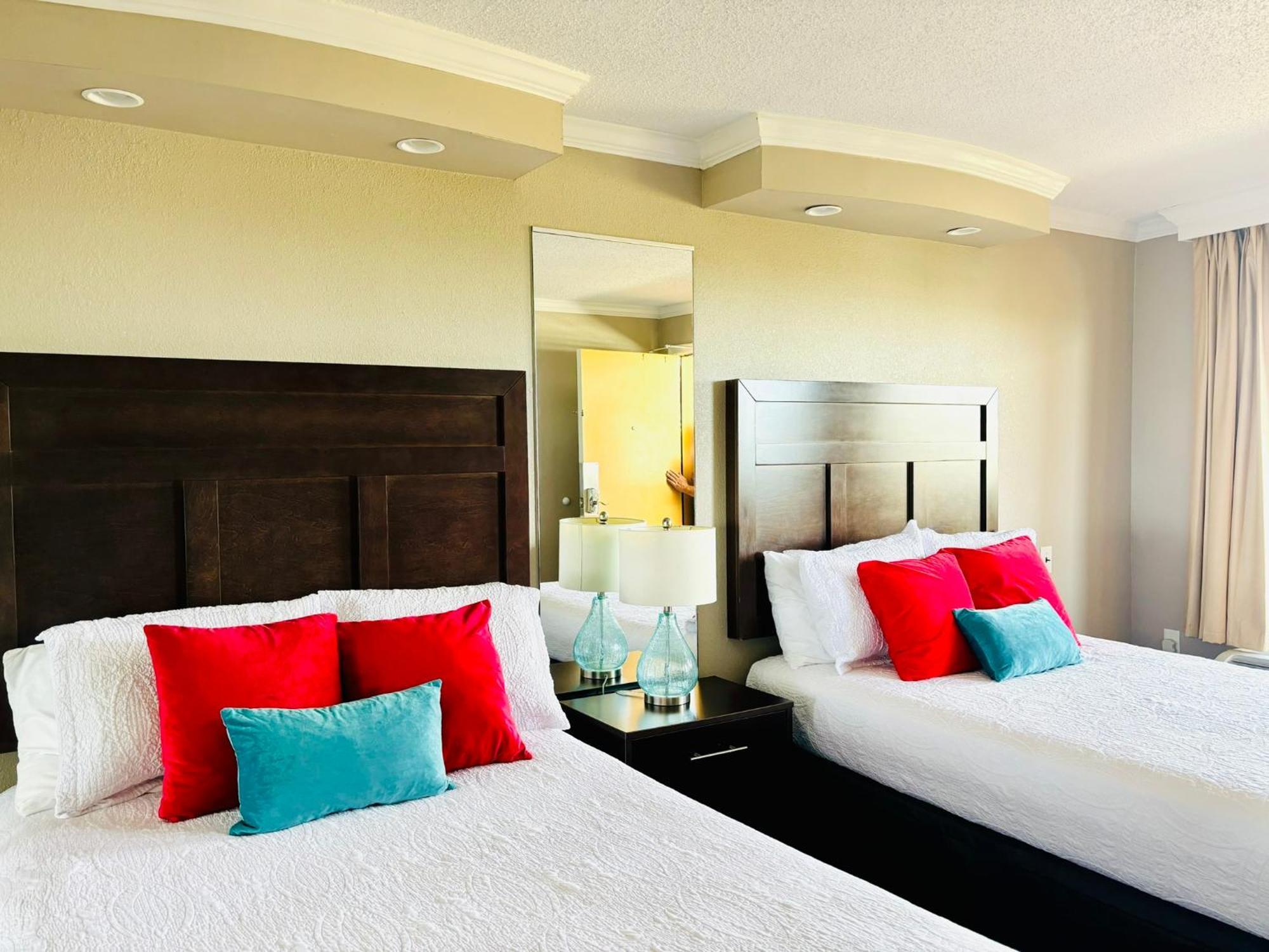 Aparthotel Azure Bliss Oceanfront Sleeps 6