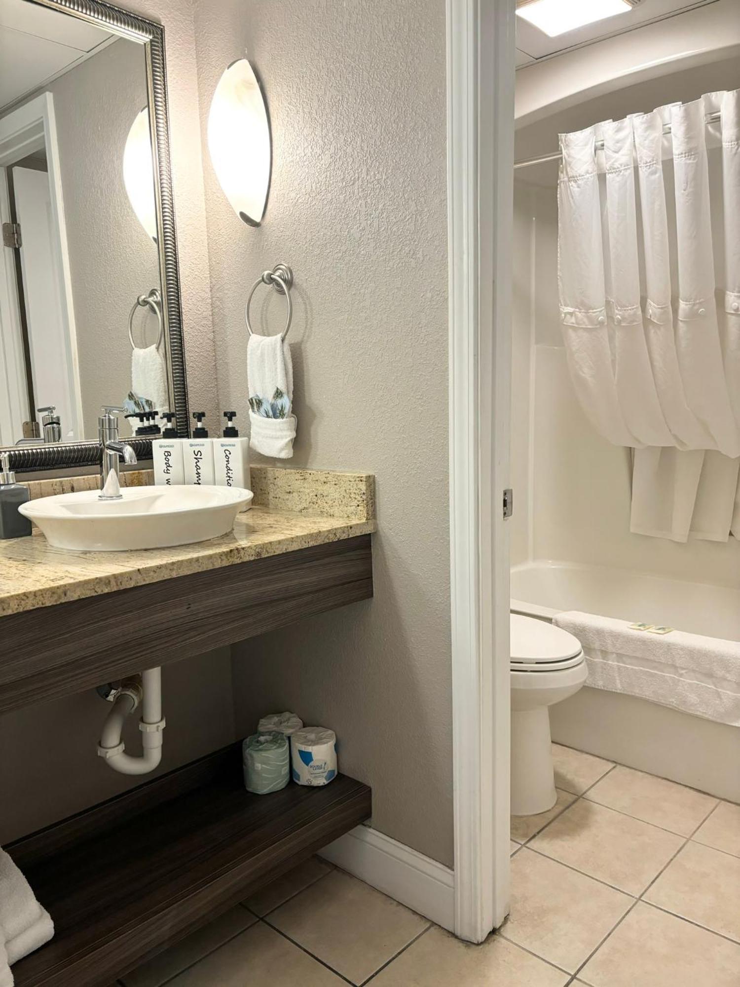 Azure Bliss Oceanfront Sleeps 6 Aparthotel
