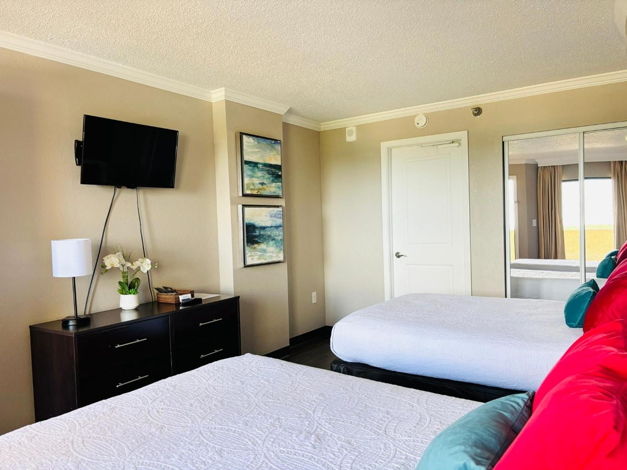 Azure Bliss Oceanfront Sleeps 6 Aparthotel *