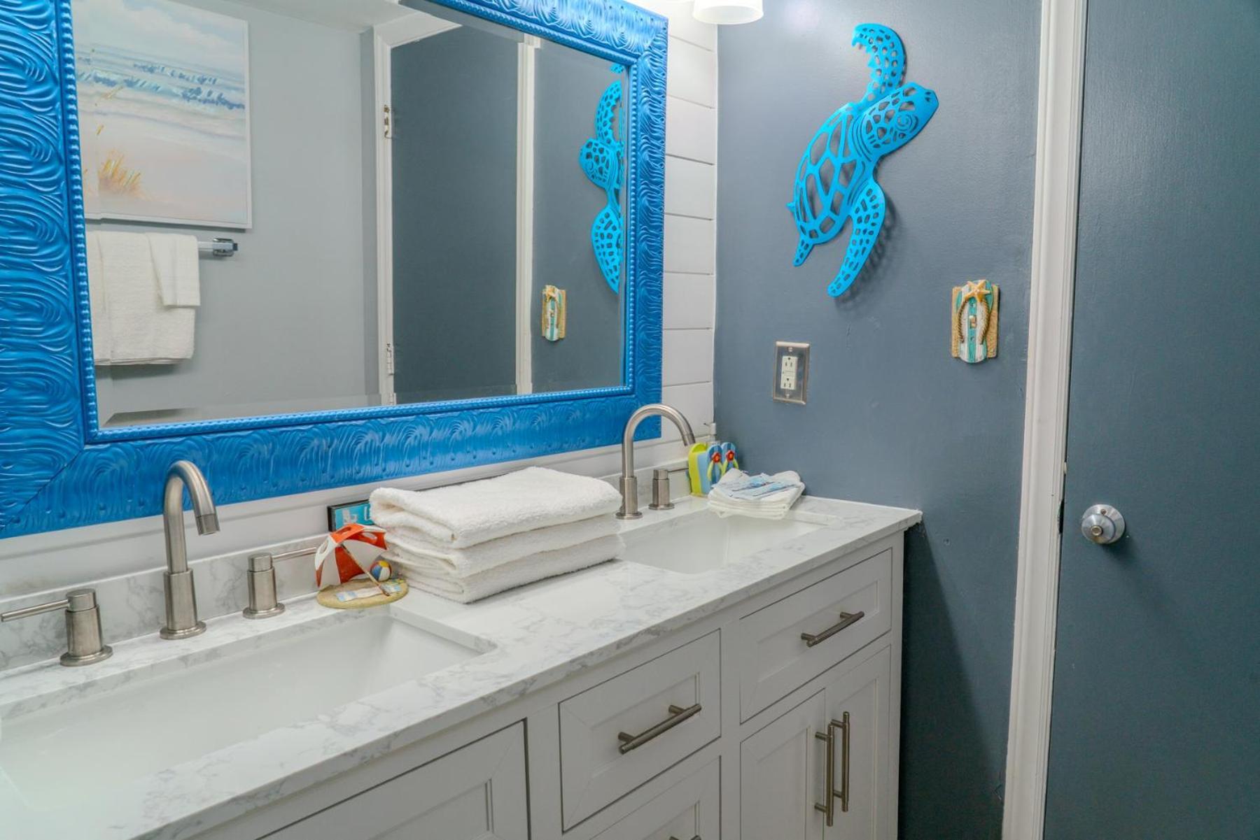Ocean View Double Suite! Sleeps 4 Meridian Plaza 705
