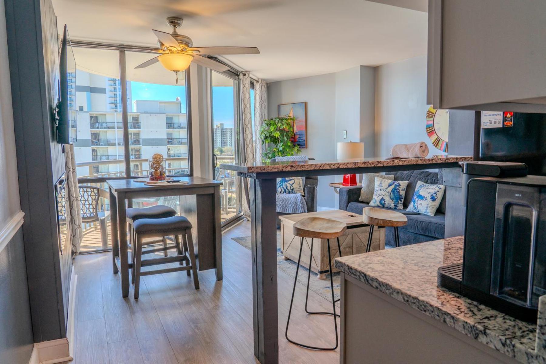 Ocean View Double Suite! Sleeps 4 Meridian Plaza 705 Chalet