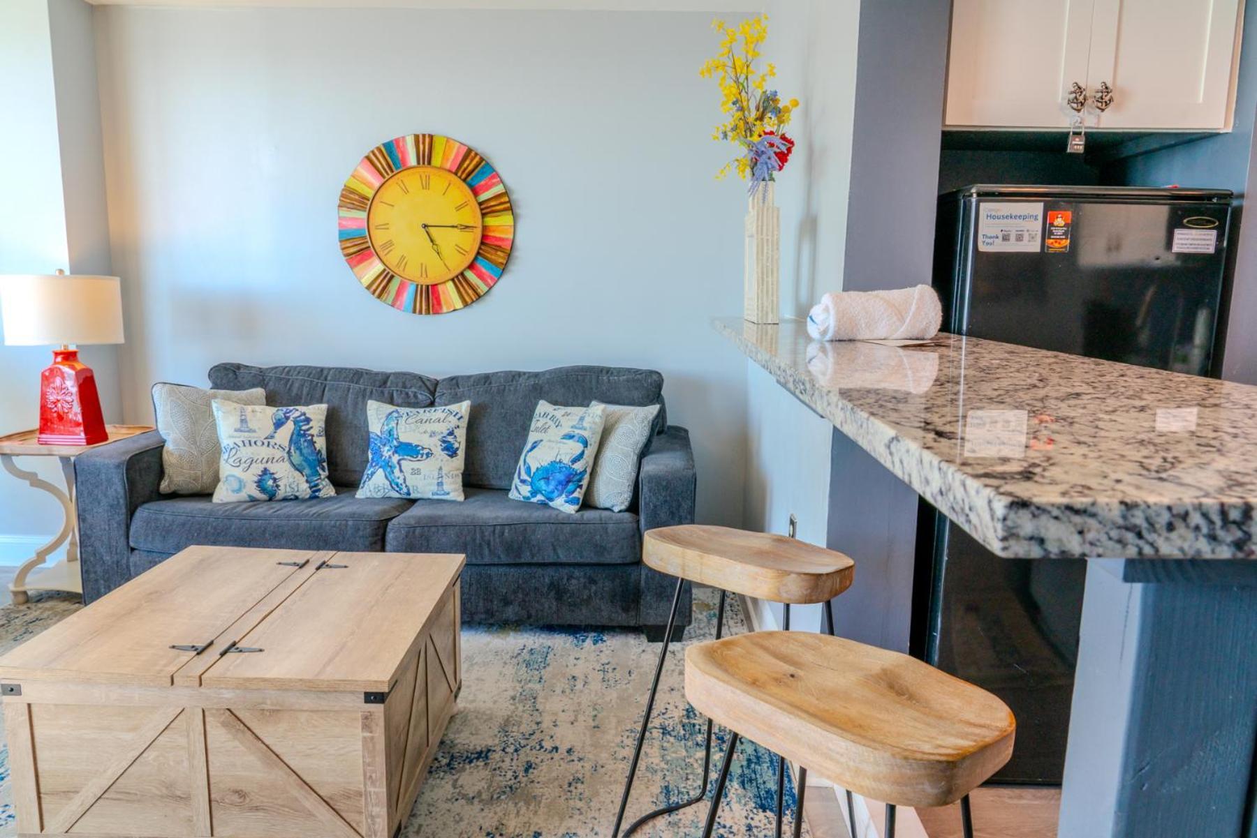 Ocean View Double Suite! Sleeps 4 Meridian Plaza 705 Chalet *