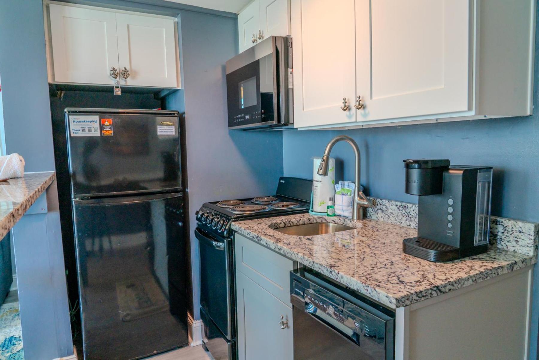 Ocean View Double Suite! Sleeps 4 Meridian Plaza 705 *