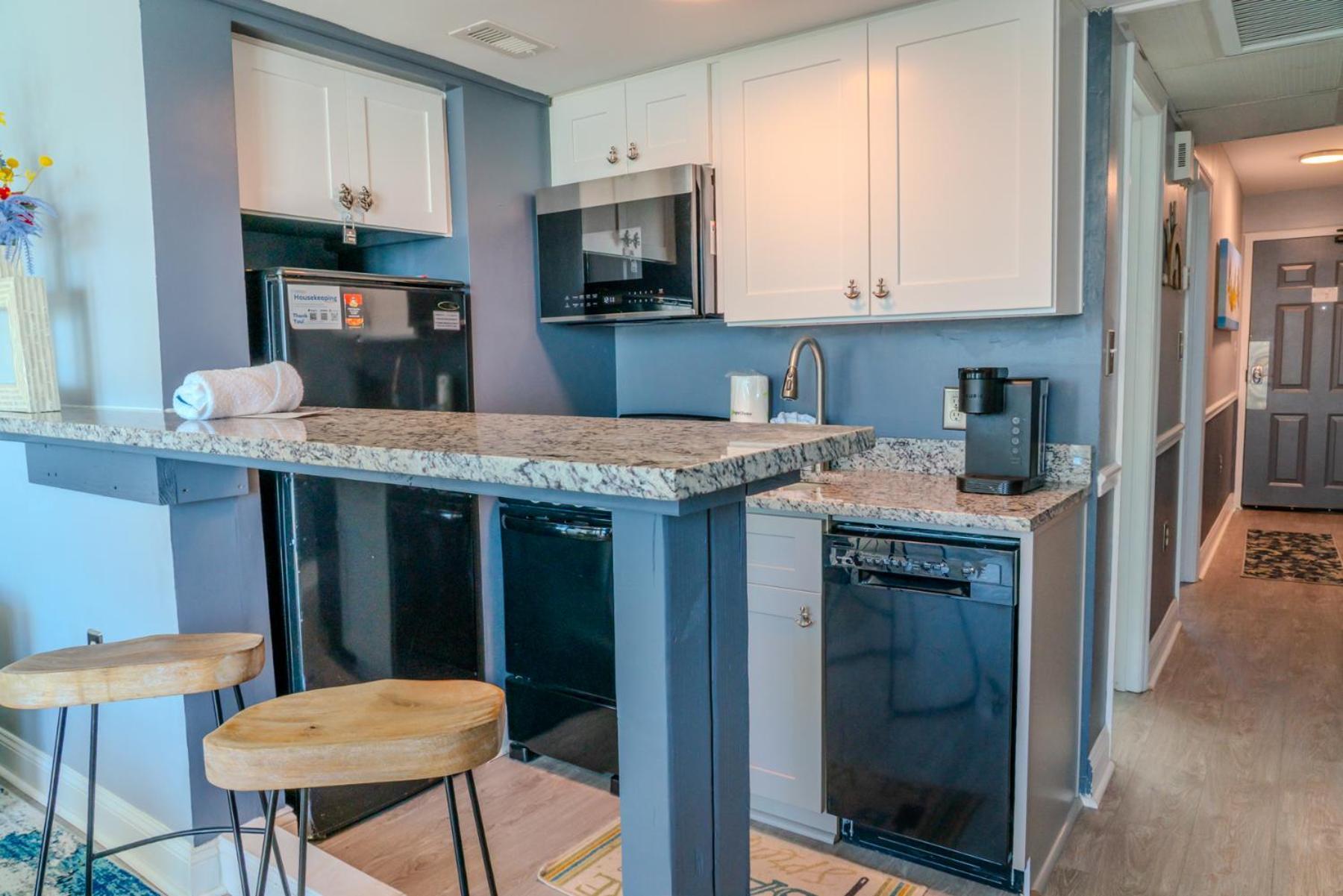 Ocean View Double Suite! Sleeps 4 Meridian Plaza 705
