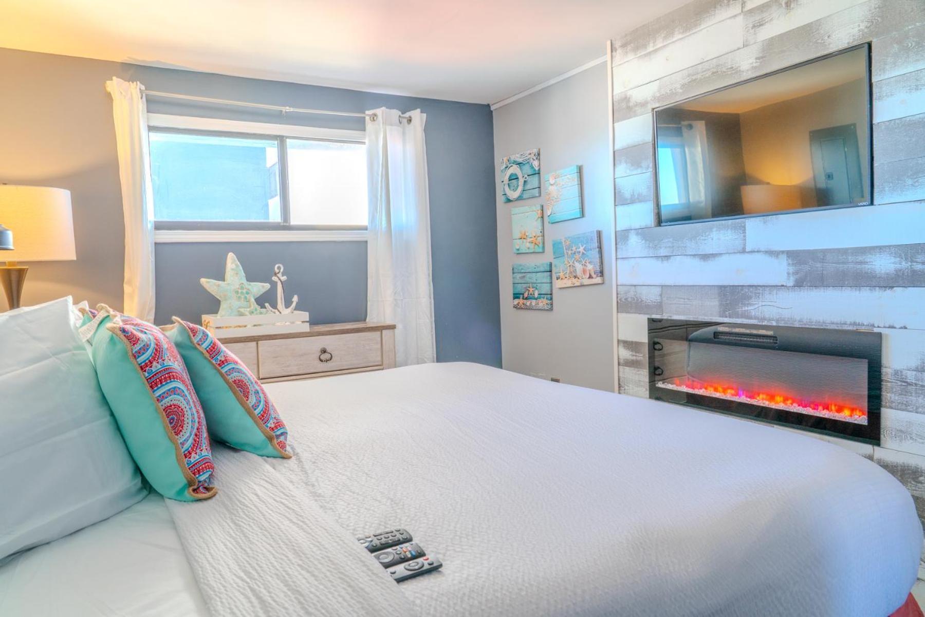 Chalet Ocean View Double Suite! Sleeps 4 Meridian Plaza 705