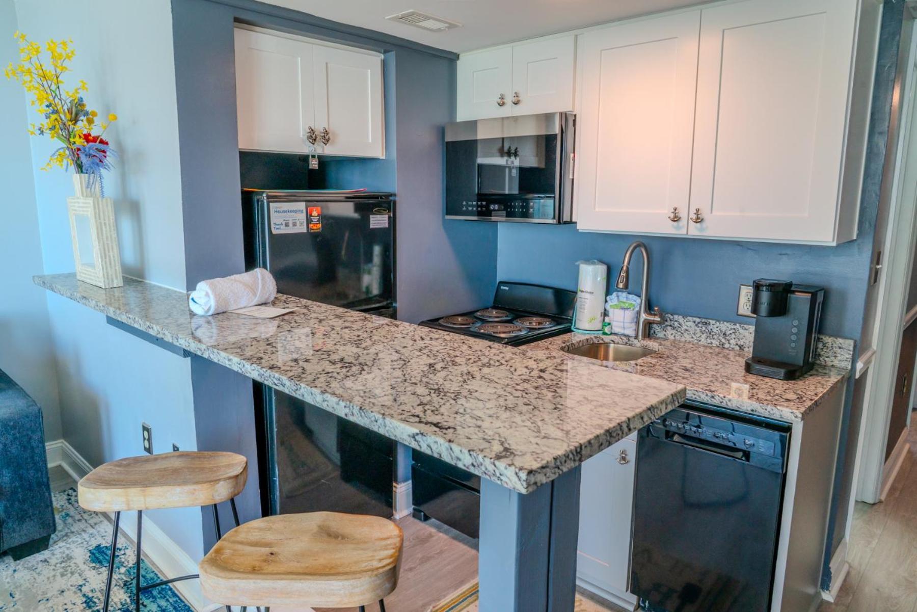 Ocean View Double Suite! Sleeps 4 Meridian Plaza 705 Chalet Myrtle Beach