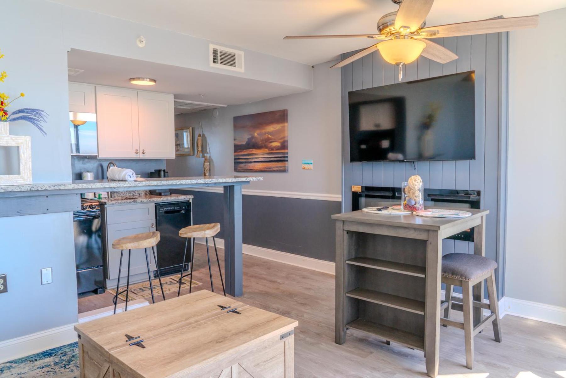 Ocean View Double Suite! Sleeps 4 Meridian Plaza 705 Chalet