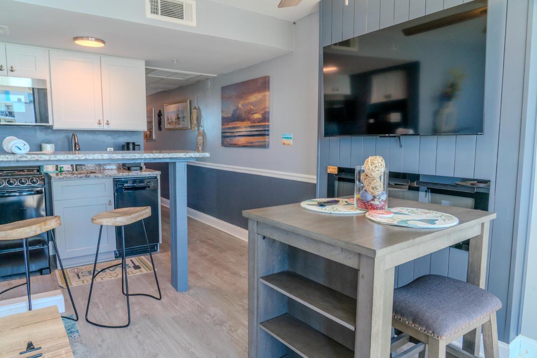 Chalet Ocean View Double Suite! Sleeps 4 Meridian Plaza 705 *