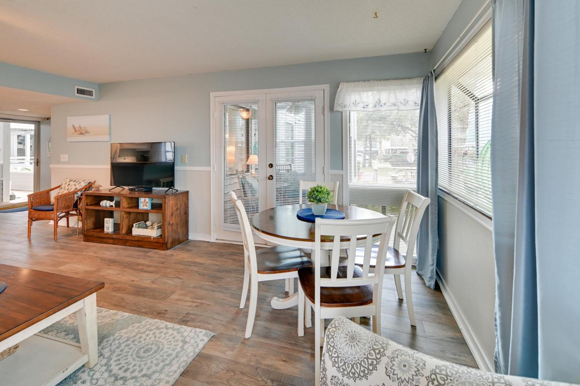 Apartment Myrtle Retreat With Sunroom Walk To Beach! *