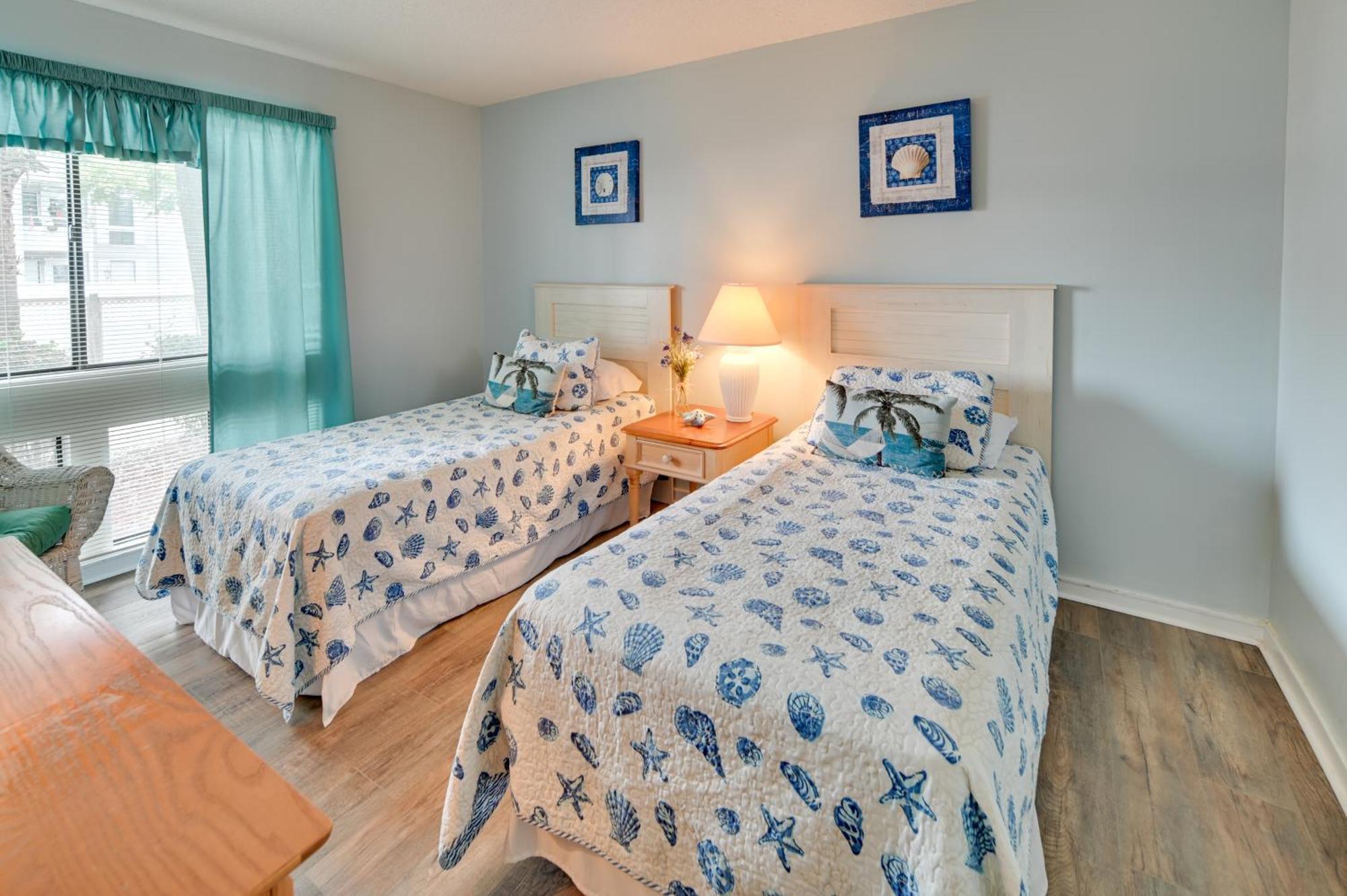 Myrtle Retreat With Sunroom Walk To Beach! * Myrtle Beach