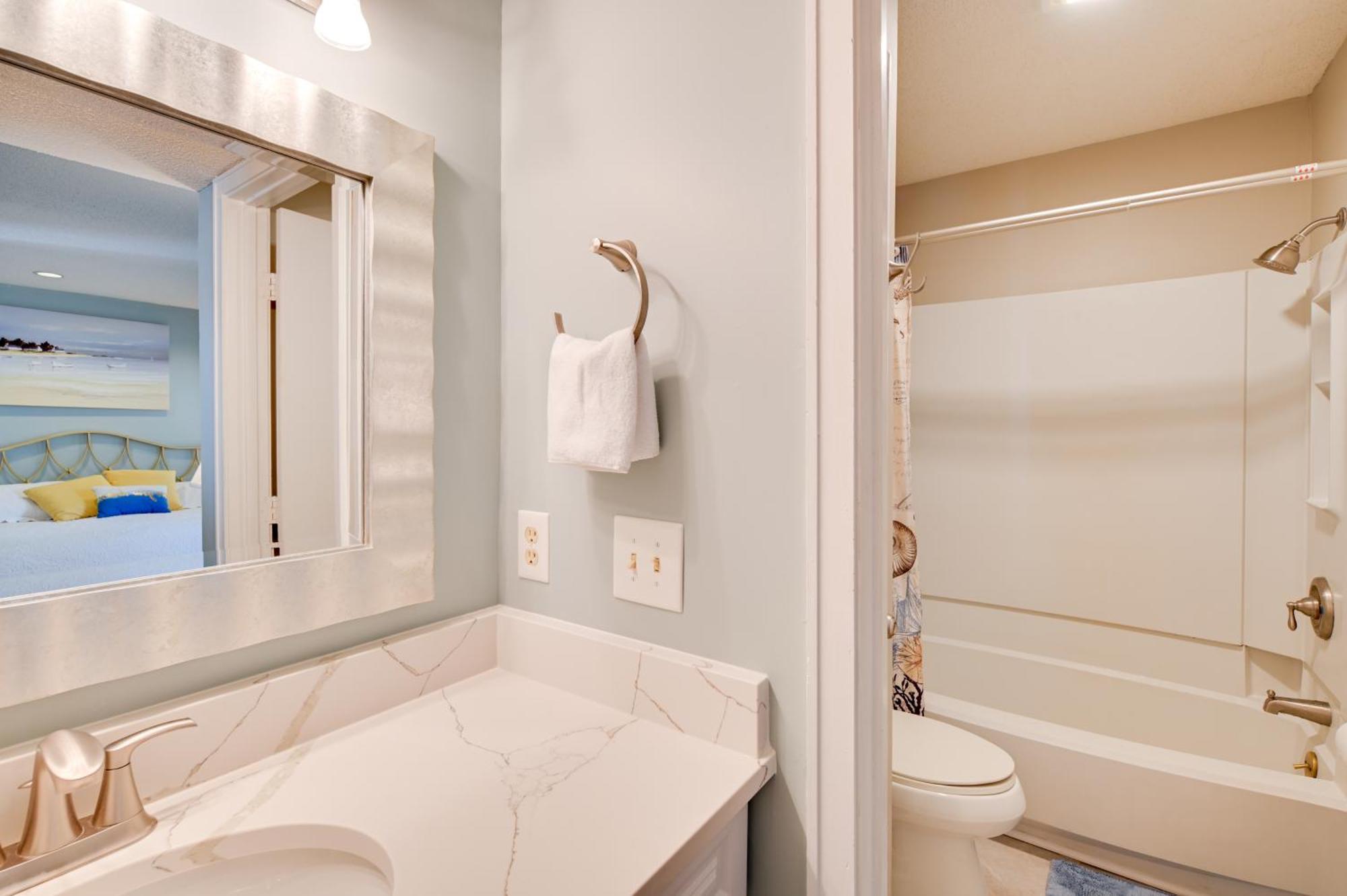 Myrtle Retreat With Sunroom Walk To Beach! *