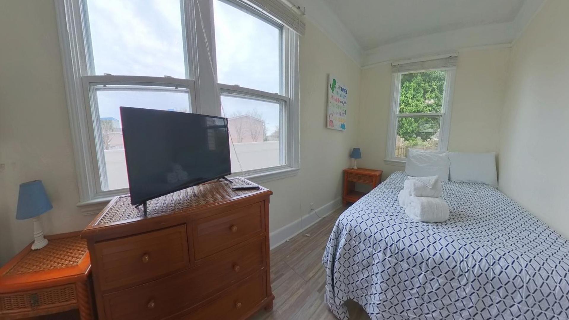 Holiday home ﻿charming Centrally Located Ocean View W Huge Private Yard, Patio, Firepit, & Bbq Myrtle Beach
