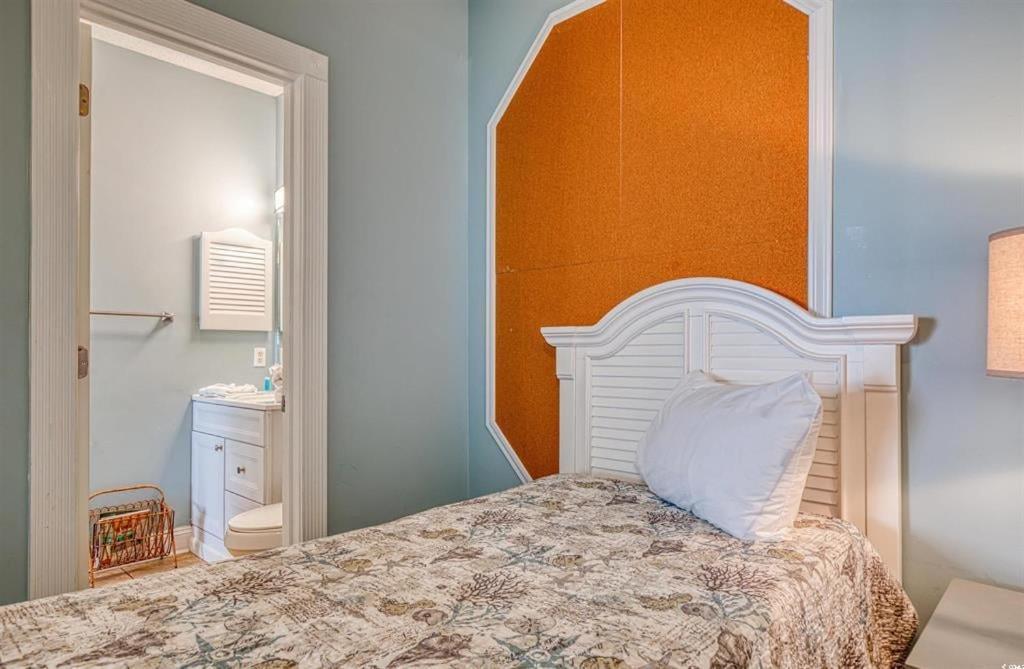 Spacious 2 Bedroom With Golf Course Views! Magnolia Place 202 *
