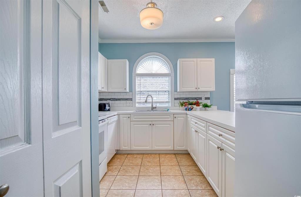 Spacious 2 Bedroom With Golf Course Views! Magnolia Place 202 Holiday home