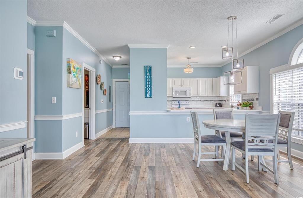 Spacious 2 Bedroom With Golf Course Views! Magnolia Place 202 *