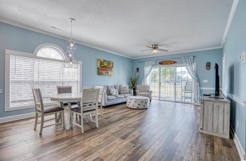 Spacious 2 Bedroom With Golf Course Views! Magnolia Place 202 *