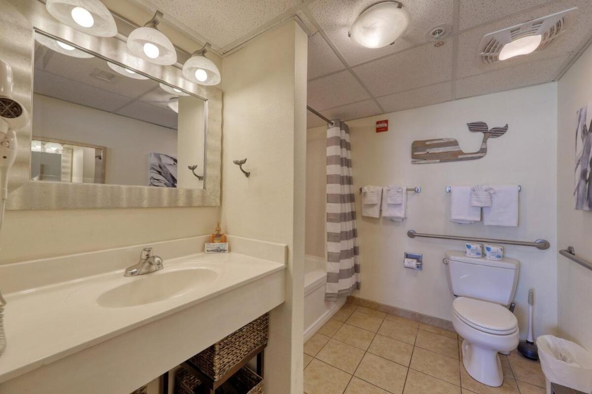 Resort 2501 S Ocean Blvd, 0101 - Ocean Front Sleeps 4 Myrtle Beach
