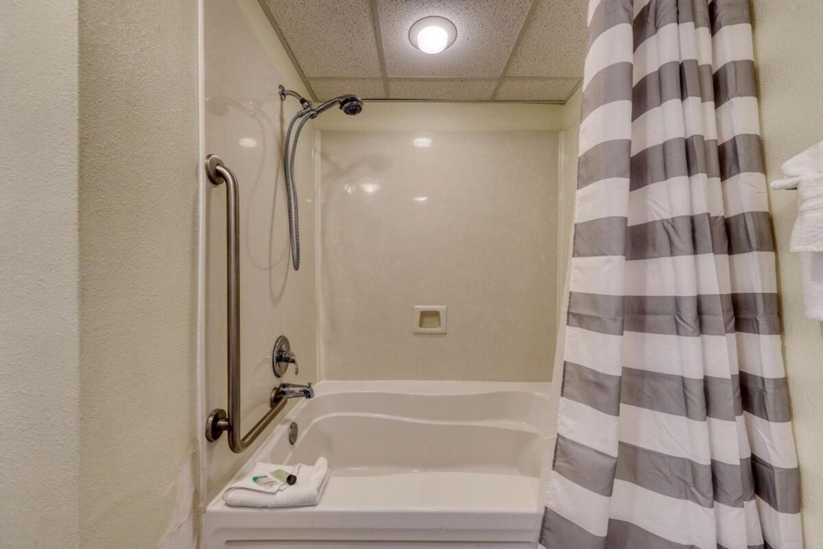 2501 S Ocean Blvd, 0101 - Ocean Front Sleeps 4 *