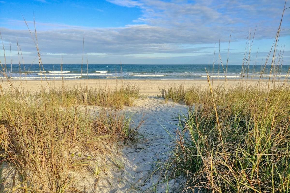 Resort 2501 S Ocean Blvd, 0101 - Ocean Front Sleeps 4 Myrtle Beach