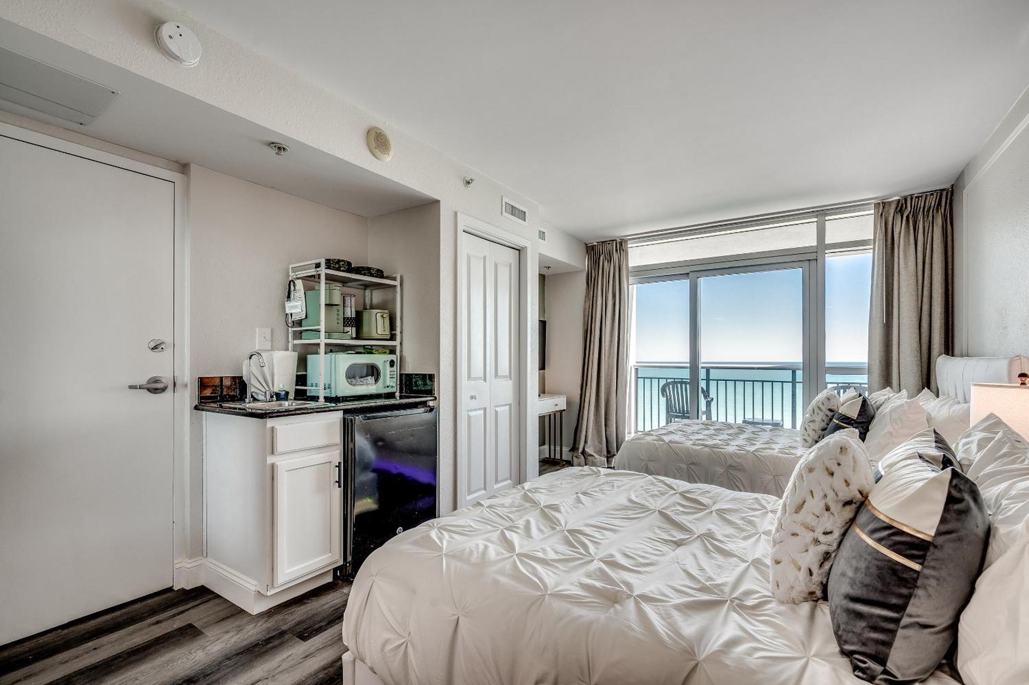 Apartment Beachfront With Stunning View Multiple Pools On Bv 15th Floor