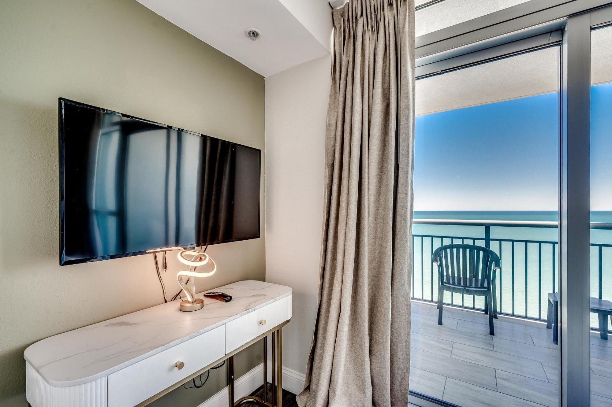 Beachfront With Stunning View Multiple Pools On Bv 15th Floor Apartment *
