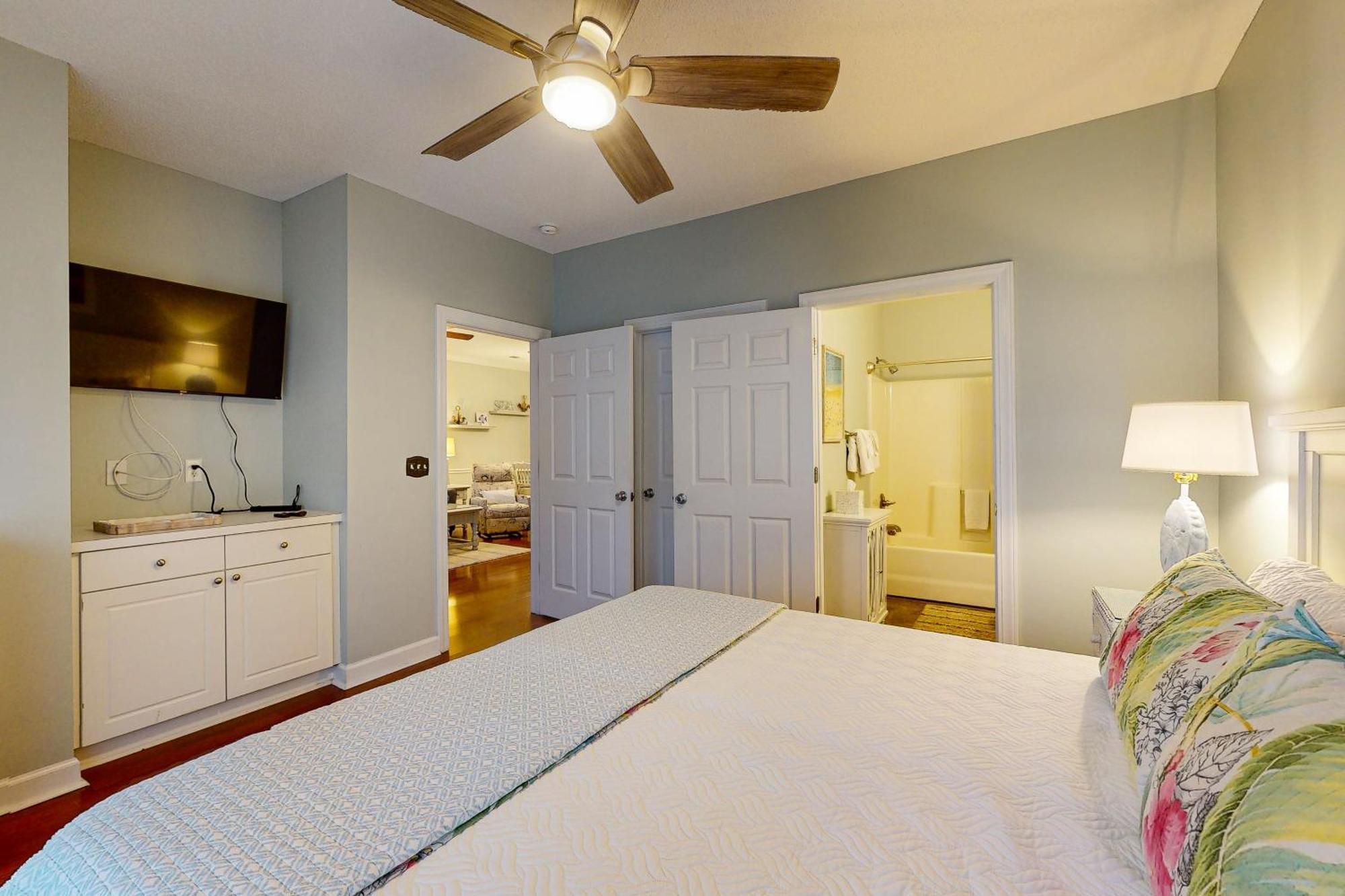 The Sandy Oyster Apartment *