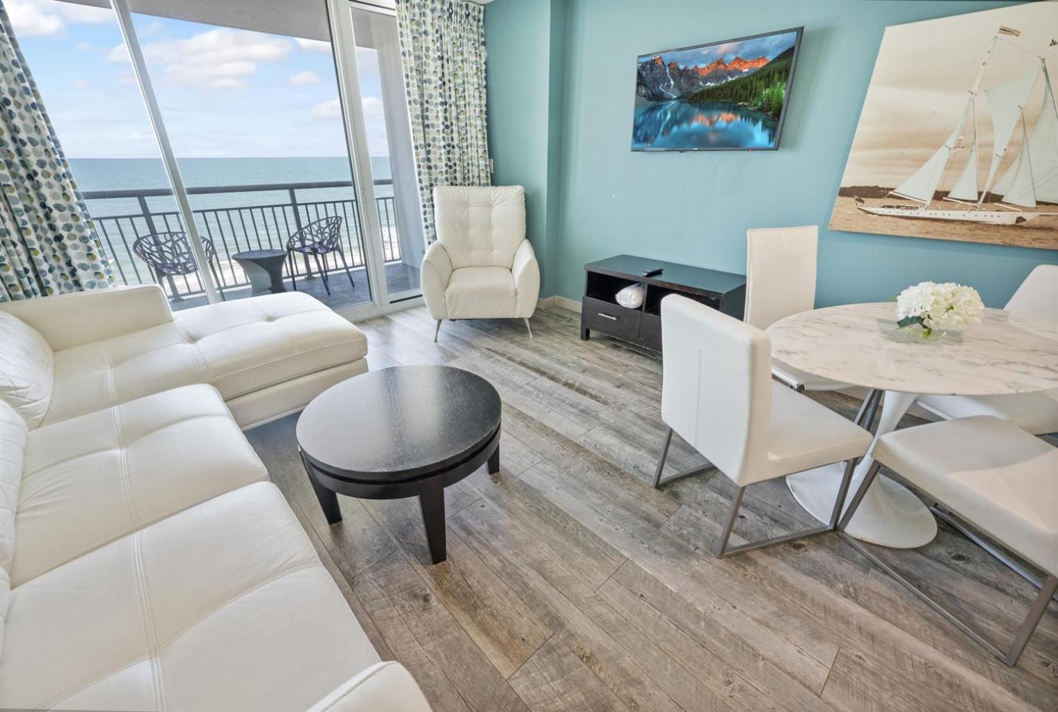 Apartment New Modern, Direct Oceanfront, Boardwalk, Views! *