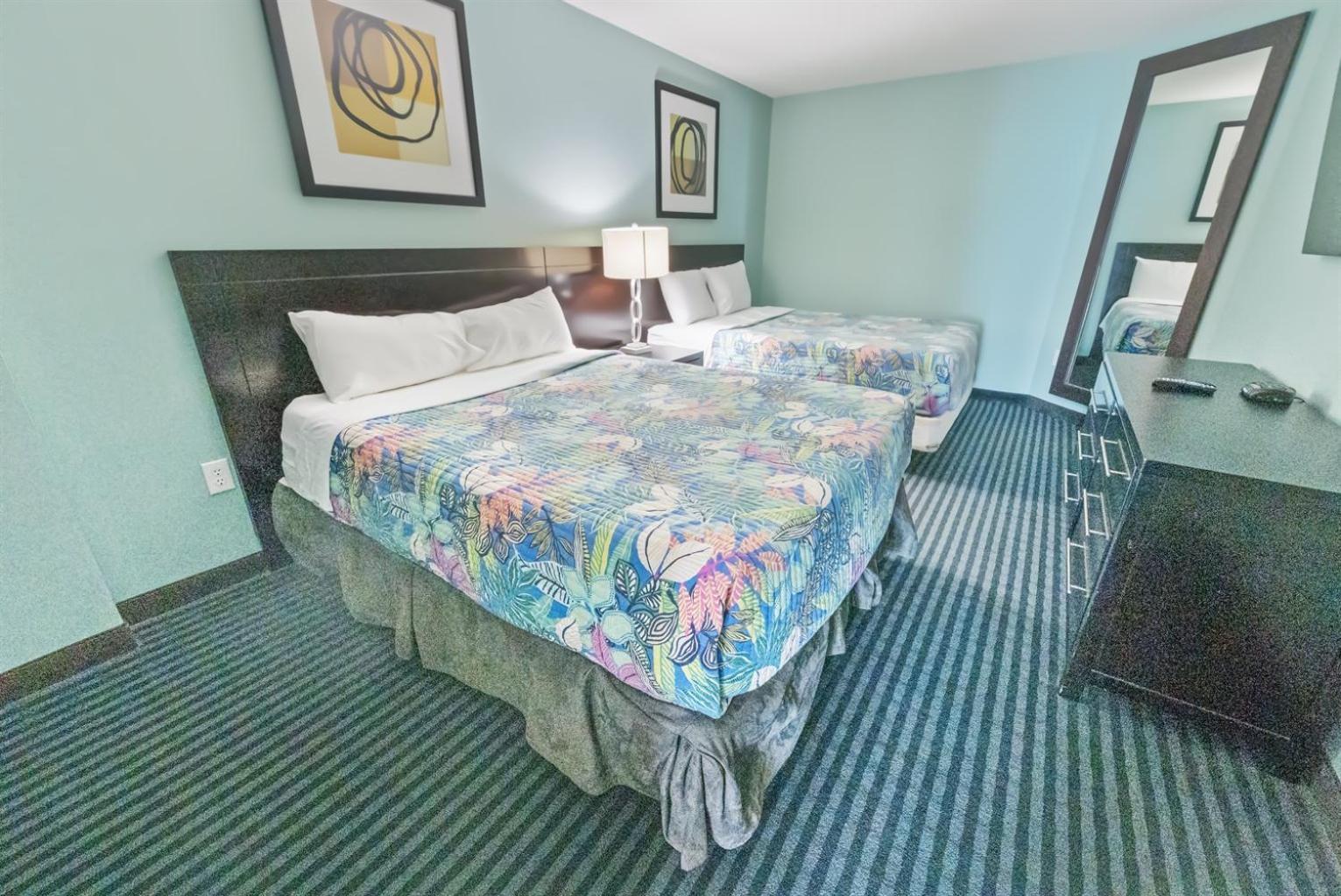 New Modern, Direct Oceanfront, Boardwalk, Views! Apartment