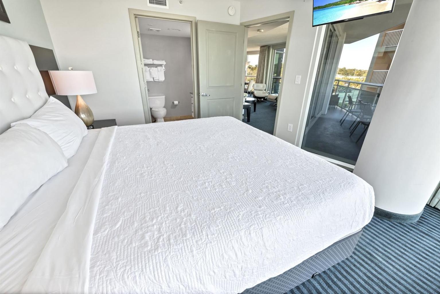 Aparthotel Resort Access! Chic 2-Br Escape With Pvt Balcony Myrtle Beach