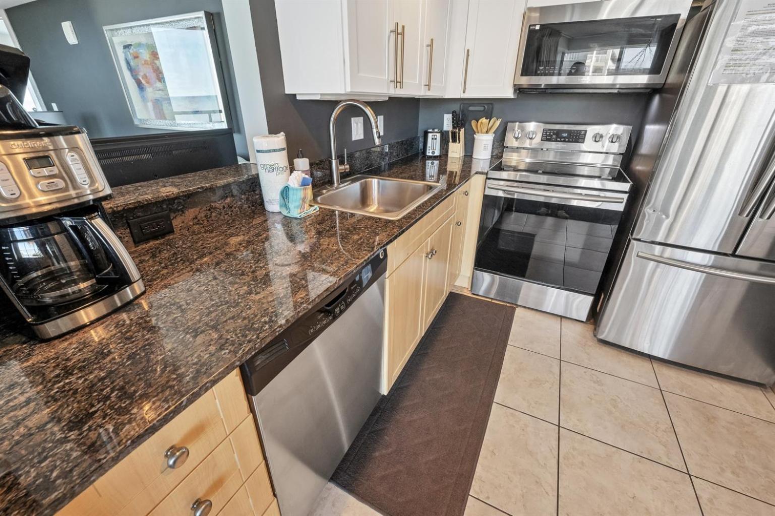 Resort Access! Chic 2-Br Escape With Pvt Balcony *
