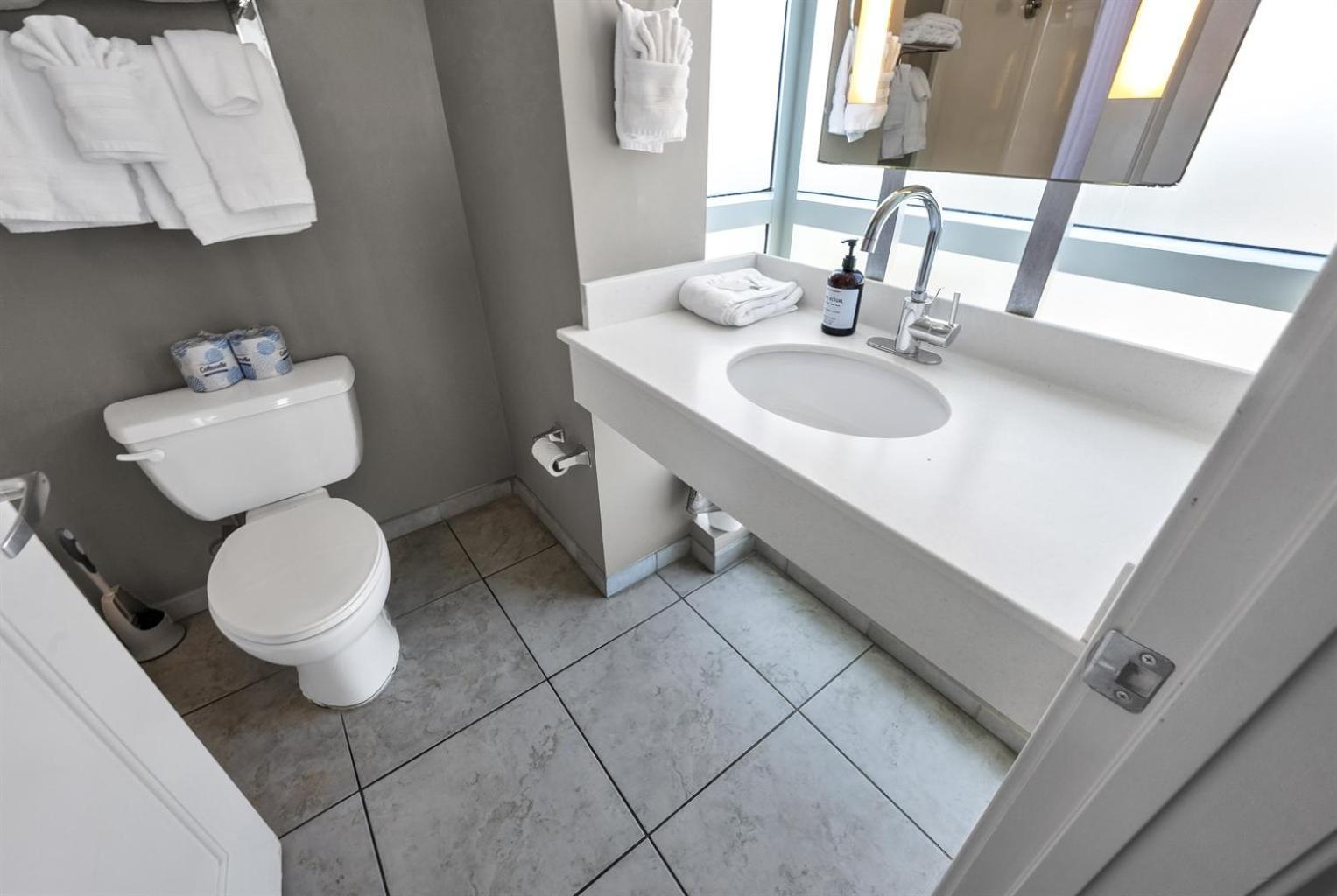 Resort Access! Chic 2-Br Escape With Pvt Balcony * Myrtle Beach
