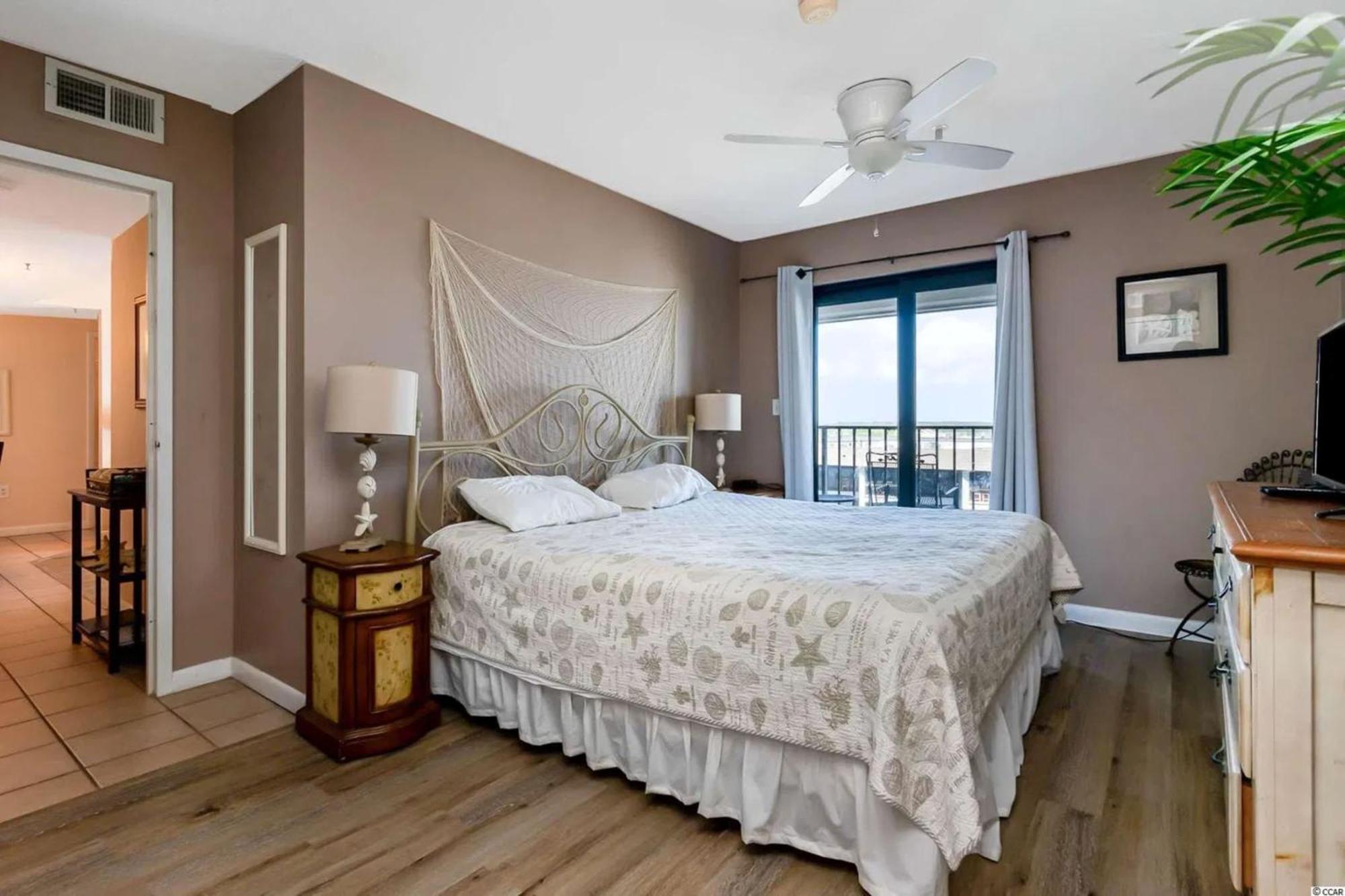 Beautiful 2 Bedroom Featuring A Cali King Bed!