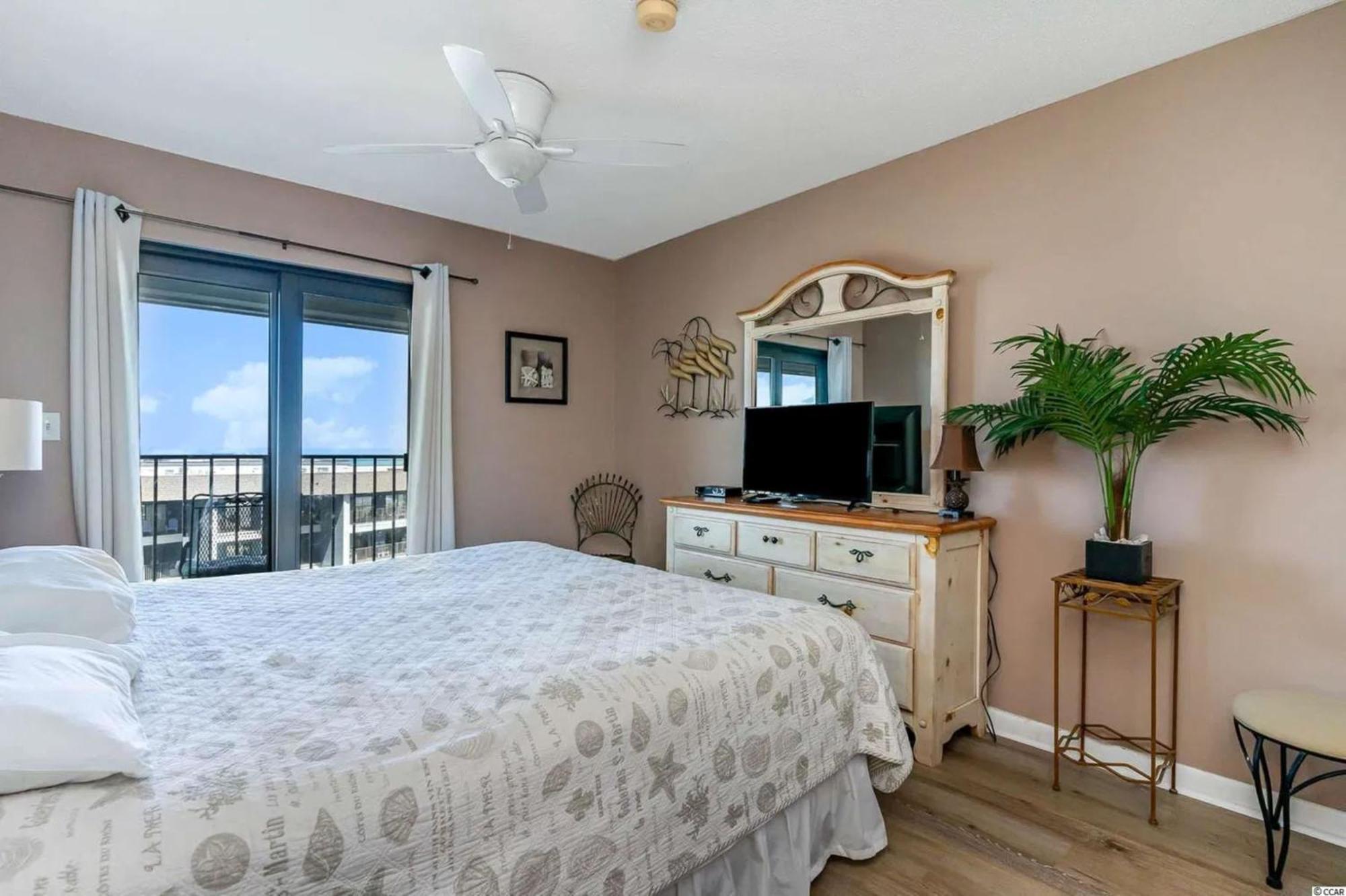 Beautiful 2 Bedroom Featuring A Cali King Bed! *