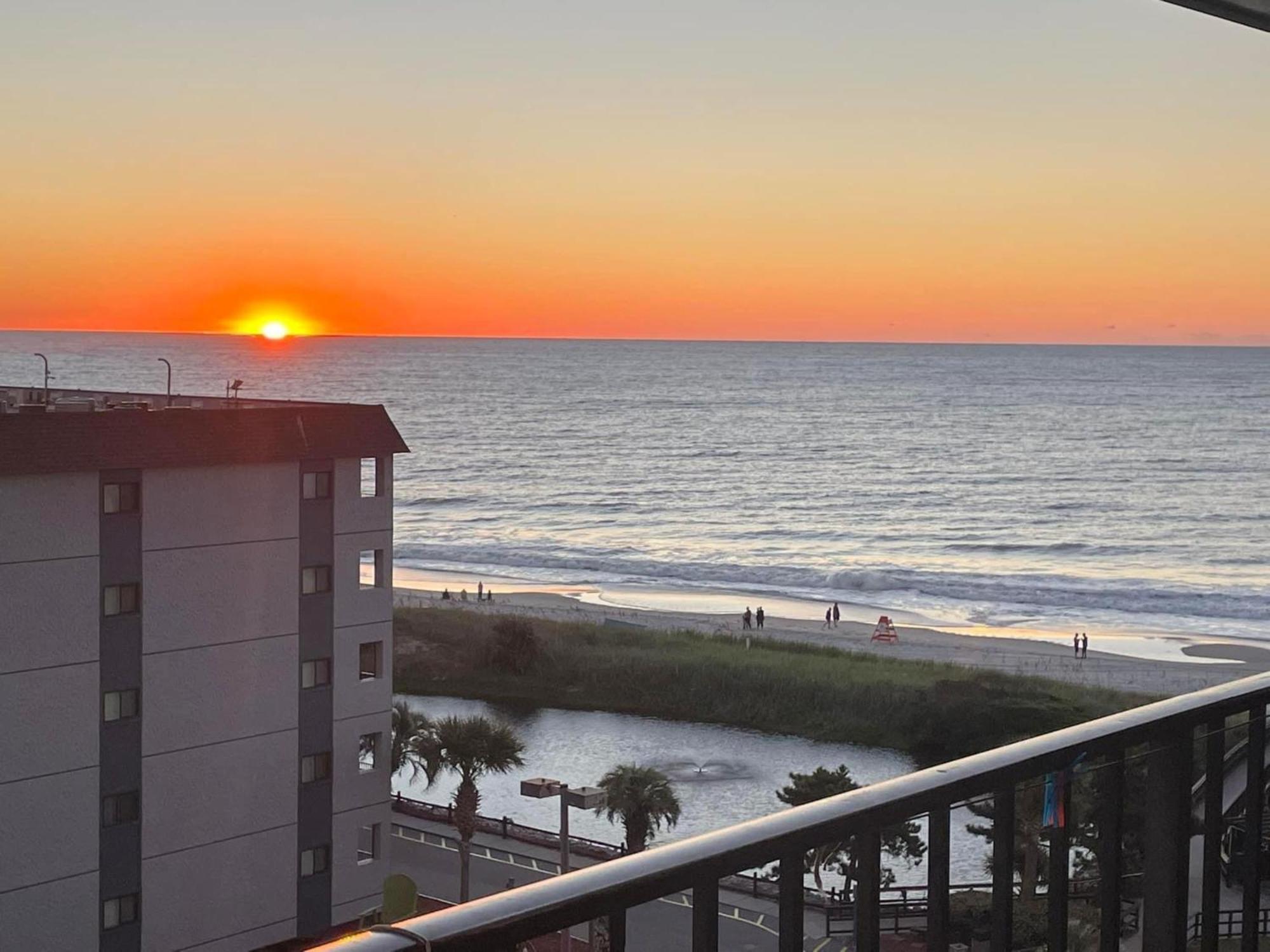 Apartment Beautiful 2 Bedroom Featuring A Cali King Bed! Myrtle Beach