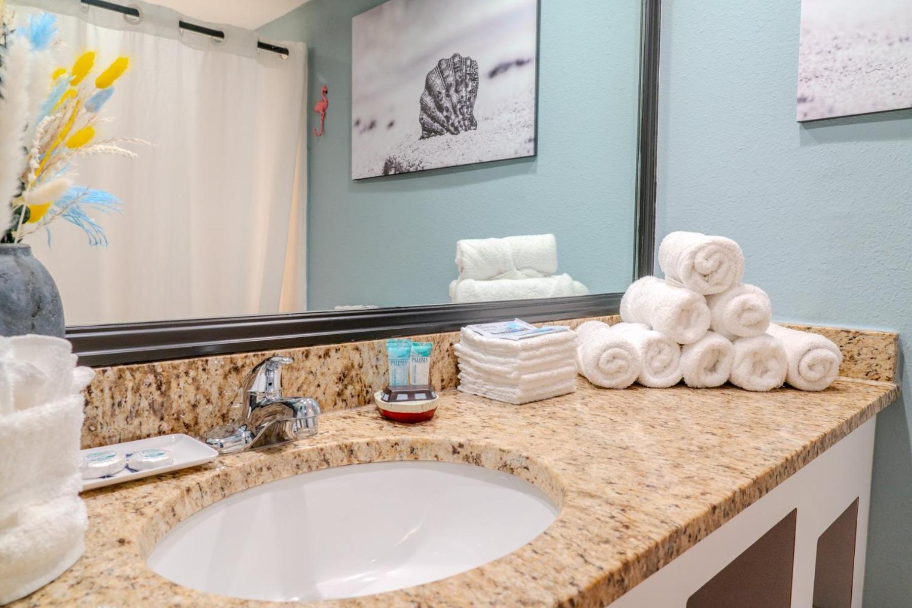 Beautiful Ocean Front Double Queen - Sea Mist 20905 - Perfect For 2-4 Guests!