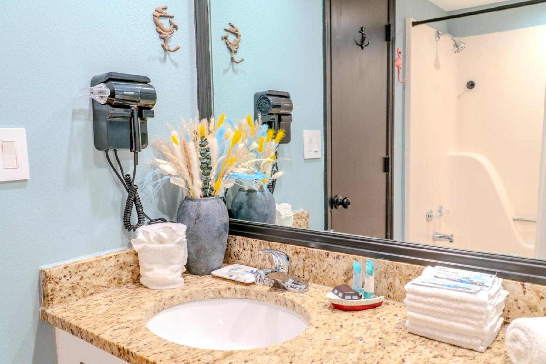 Beautiful Ocean Front Double Queen - Sea Mist 20905 - Perfect For 2-4 Guests! Myrtle Beach
