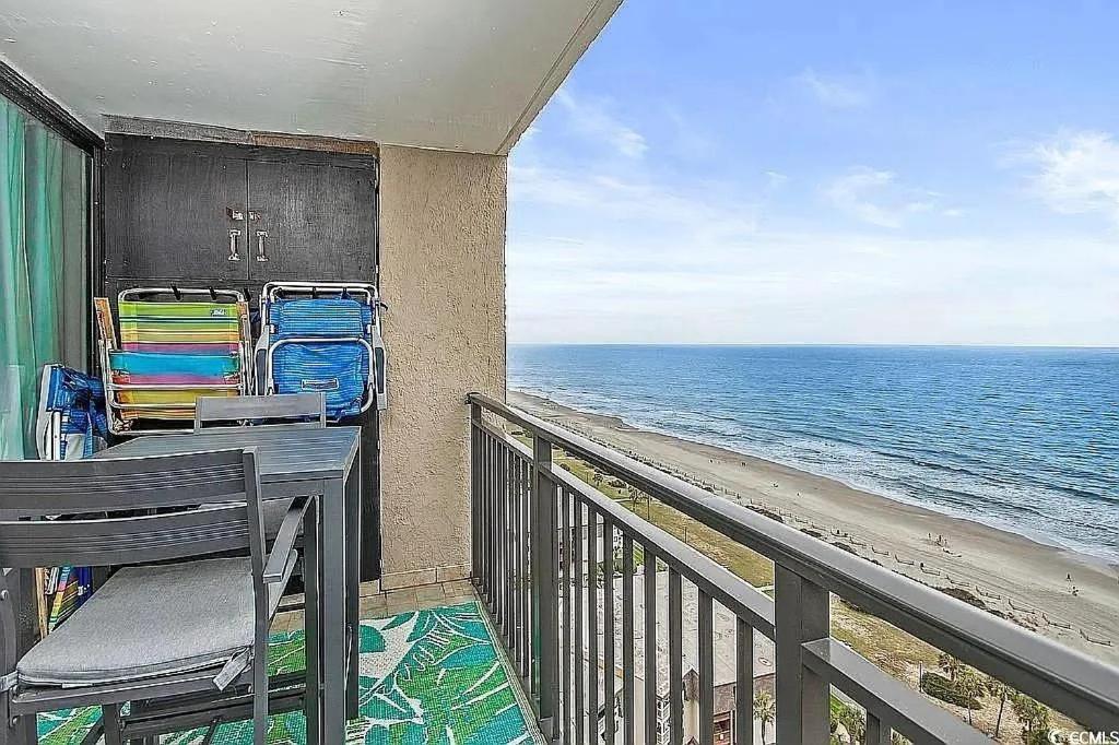 Coastal Comfort Your Perfect Beachfront Getaway *