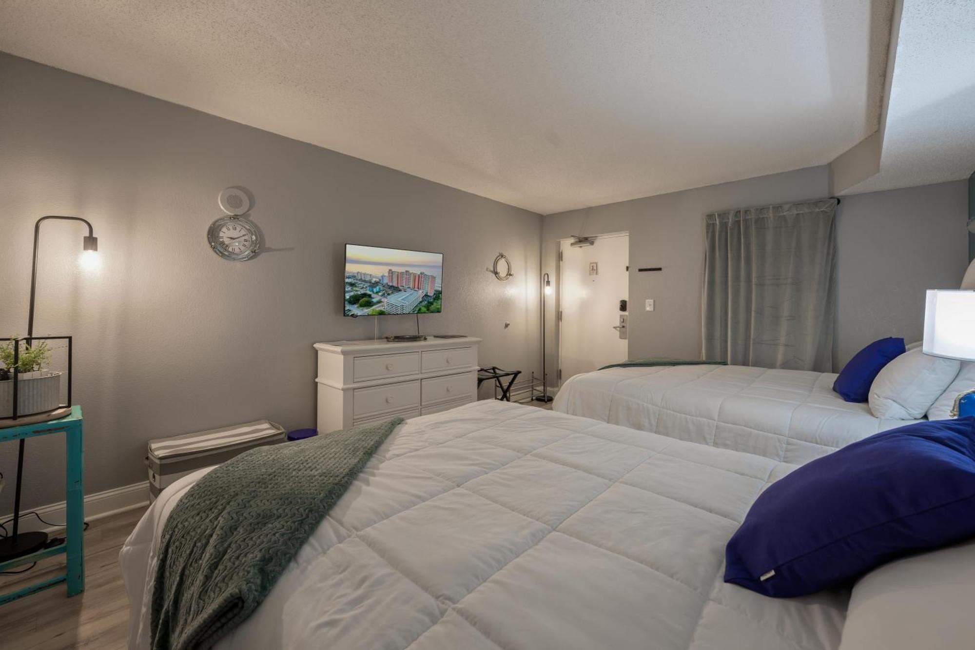 Resort Baywatch Oceanfront-indoor-outdoor Pools-1bd 1ba *