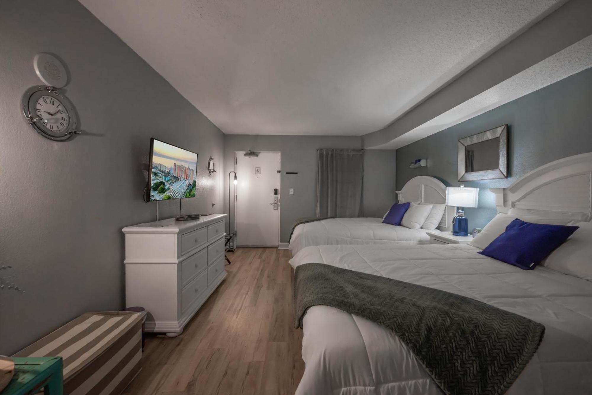 Resort Baywatch Oceanfront-indoor-outdoor Pools-1bd 1ba *