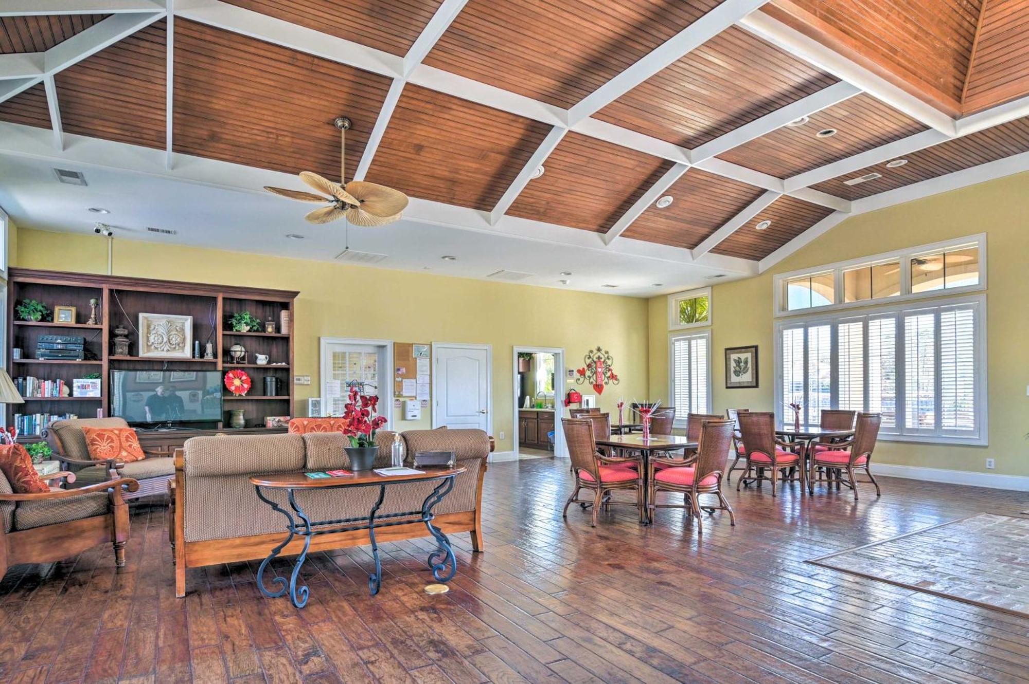 Apartment Luxury North Myrtle With Pool Access!