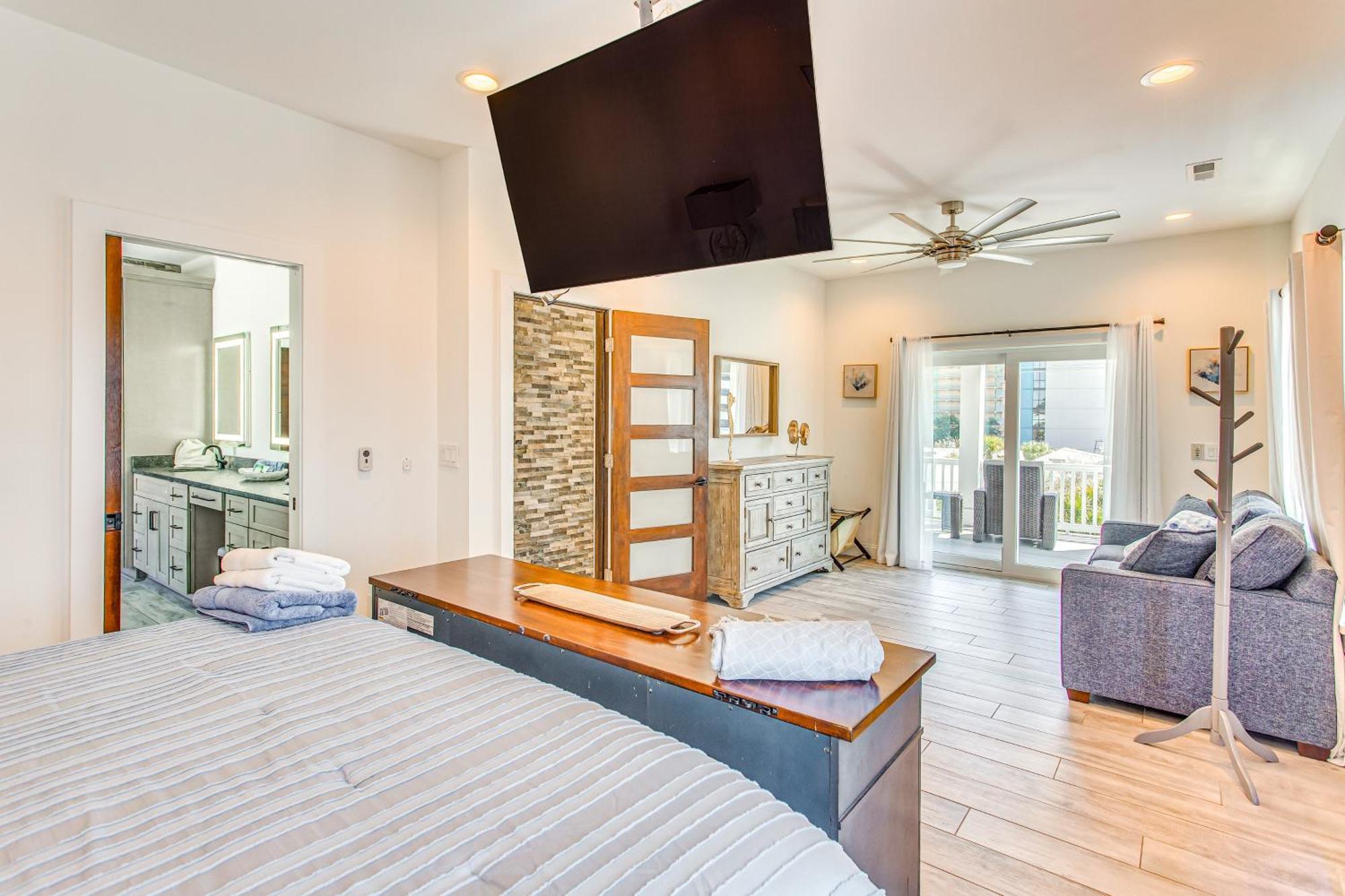 Myrtle House With Hot Tub, Walk To Holiday home *