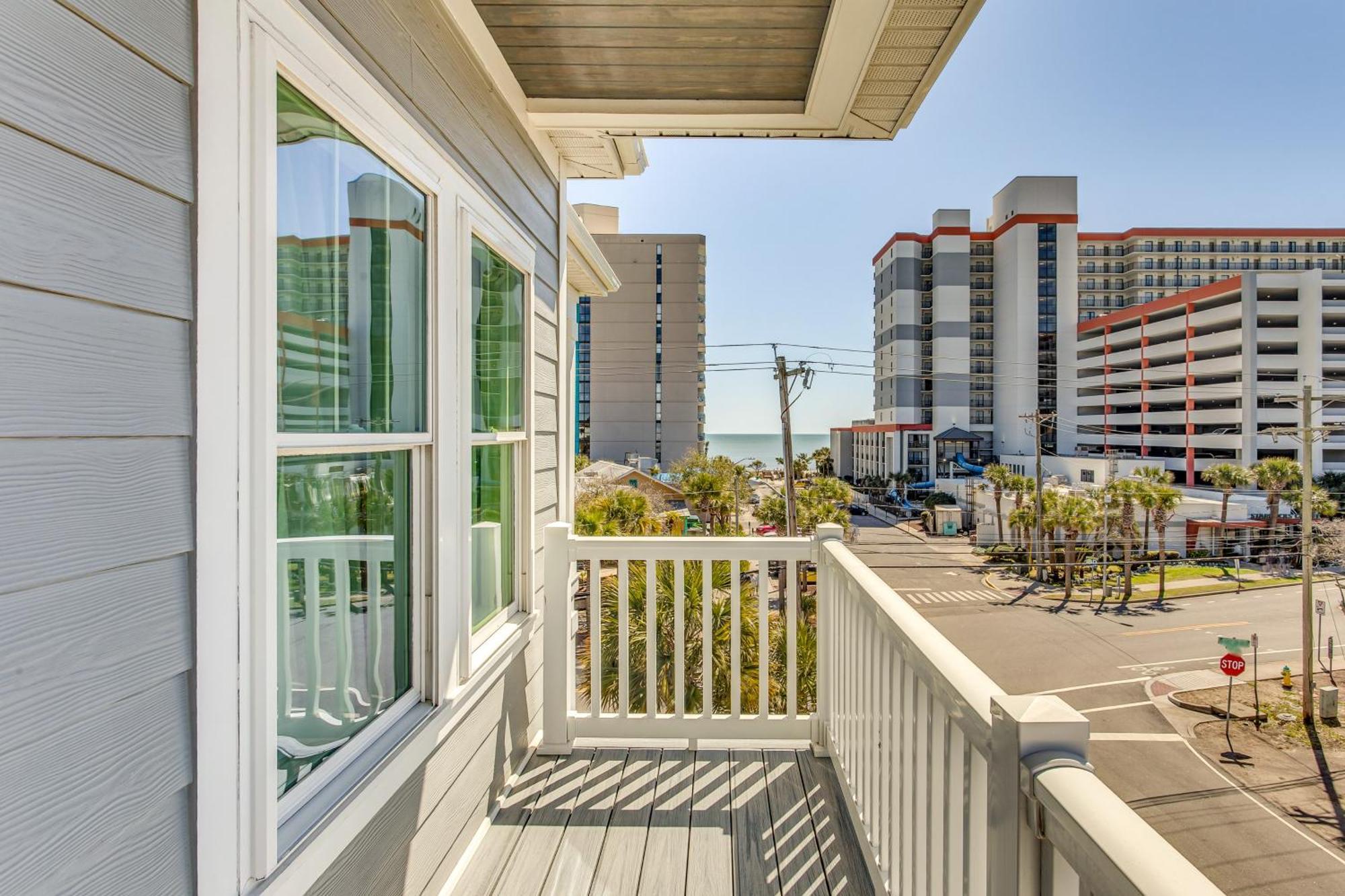 Myrtle House With Hot Tub, Walk To Myrtle Beach