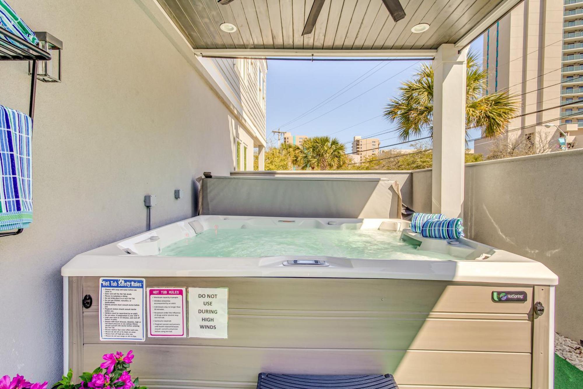 Myrtle House With Hot Tub, Walk To Myrtle Beach